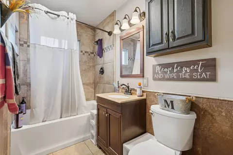 Bath - 1480 E Bardsley Ave, Tulare, CA 93274 photo 2 of 2