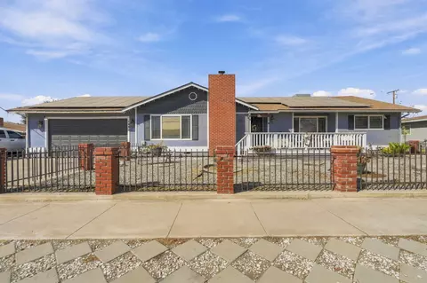 Exterior - 1480 E Bardsley Ave, Tulare, CA 93274 photo 2 of 8