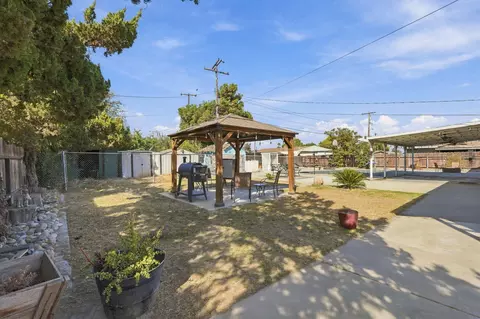 Exterior - 1480 E Bardsley Ave, Tulare, CA 93274 photo 4 of 8