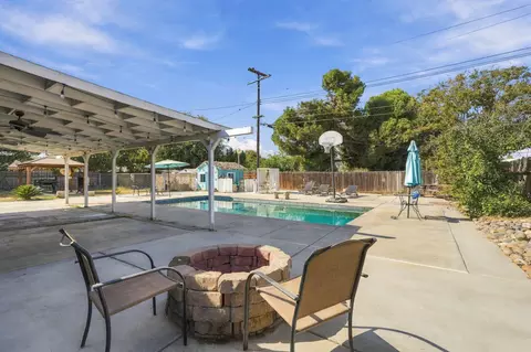 Exterior - 1480 E Bardsley Ave, Tulare, CA 93274 photo 7 of 8