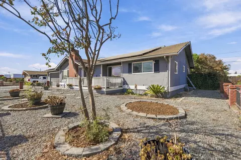 Exterior - 1480 E Bardsley Ave, Tulare, CA 93274 photo 3 of 8