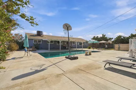 Exterior - 1480 E Bardsley Ave, Tulare, CA 93274 photo 8 of 8