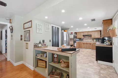 Entry Way - 1480 E Bardsley Ave, Tulare, CA 93274 photo 4 of 4
