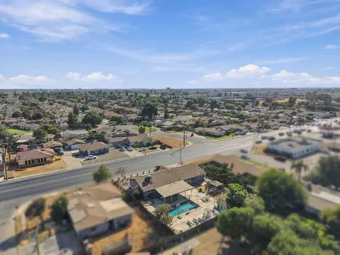 View/Area - 1480 E Bardsley Ave, Tulare, CA 93274 photo 2 of 7
