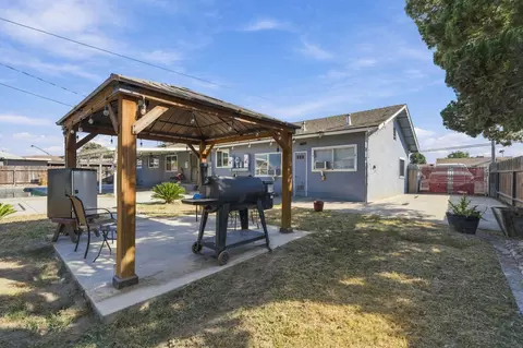Exterior - 1480 E Bardsley Ave, Tulare, CA 93274 photo 5 of 8