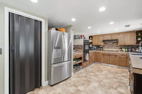 Kitchen - 1480 E Bardsley Ave, Tulare, CA 93274 photo 1 of 5