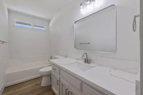 Bath - 1409 Joyce Pl, Exeter, CA 93221 photo 1 of 3