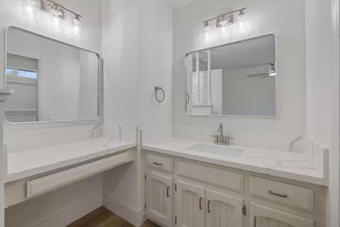 Bath - 1409 Joyce Pl, Exeter, CA 93221 photo 2 of 3