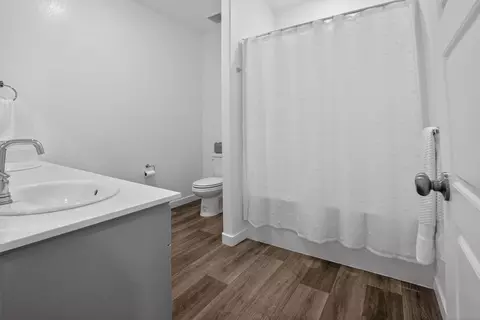 Bath - 4242 Hampton Way, Clovis, CA 93619 photo 3 of 4