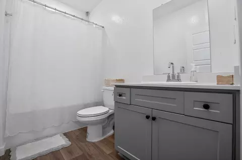 Bath - 4242 Hampton Way, Clovis, CA 93619 photo 2 of 4