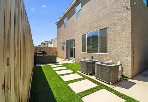 Exterior - 4242 Hampton Way, Clovis, CA 93619 photo 3 of 5