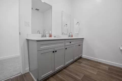 Bath - 4242 Hampton Way, Clovis, CA 93619 photo 4 of 4