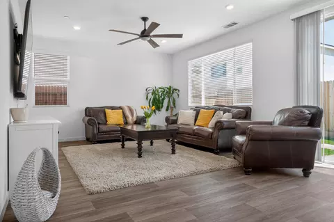 Living - 4242 Hampton Way, Clovis, CA 93619 photo 1 of 2