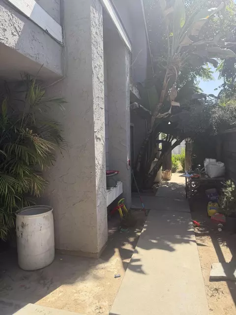 635 E Harold Ave, Visalia, CA 93292 photo 3