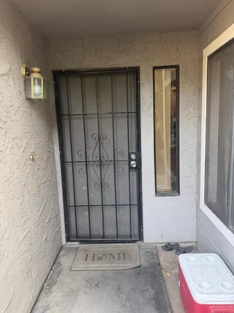 635 E Harold Ave, Visalia, CA 93292 photo 2