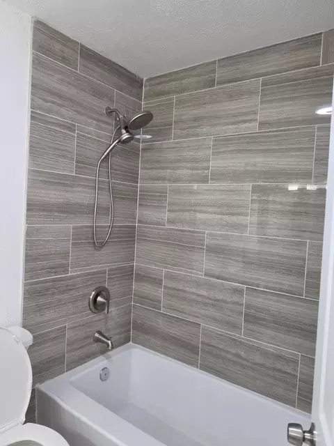 Bath - 1482 E Walnut Ave, Tulare, CA 93274 photo 4 of 4