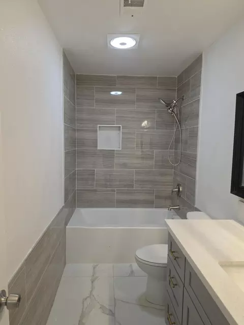 Bath - 1482 E Walnut Ave, Tulare, CA 93274 photo 2 of 4