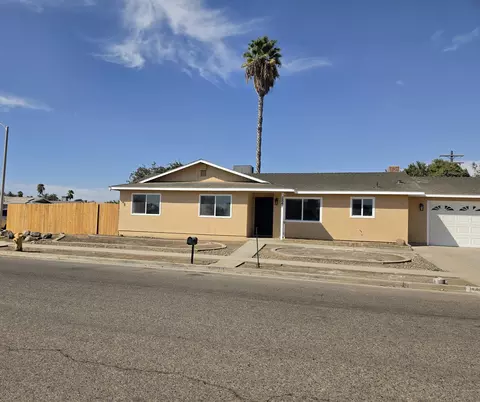 Exterior - 1482 E Walnut Ave, Tulare, CA 93274 photo 3 of 8