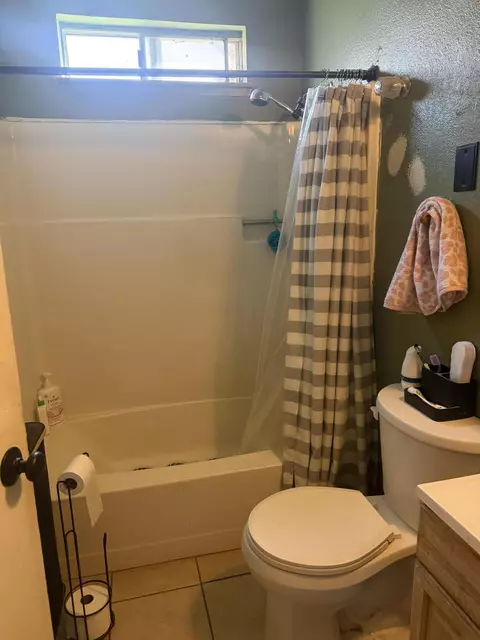 Bath - 220 E Harold Ct, Visalia, CA 93291 photo 2 of 5