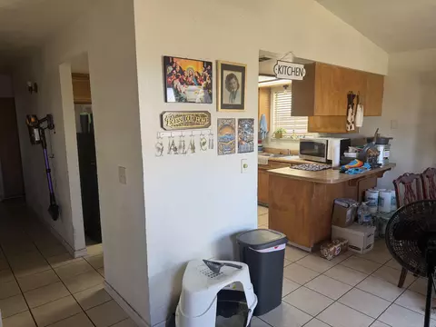 Entry Way - 220 E Harold Ct, Visalia, CA 93291 photo 2 of 3