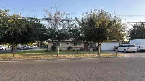 955 E Sonora Ave, Tulare, CA 93274 photo 2