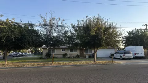955 E Sonora Ave, Tulare, CA 93274 photo 4