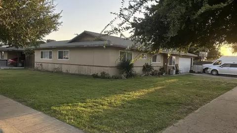 955 E Sonora Ave, Tulare, CA 93274 photo 8