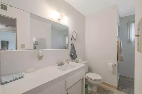 Bath - 618 E Cypress Ave, Visalia, CA 93292 photo 1 of 3