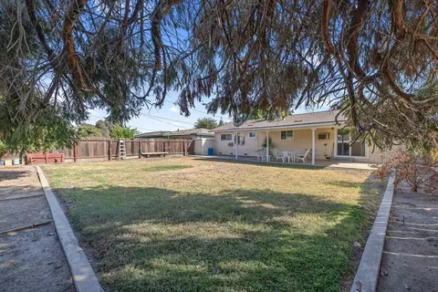 Exterior - 618 E Cypress Ave, Visalia, CA 93292 photo 7 of 8