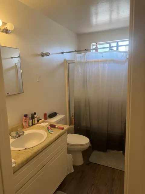 Bath - 229 E Harold Ct, Visalia, CA 93291 photo 5 of 7