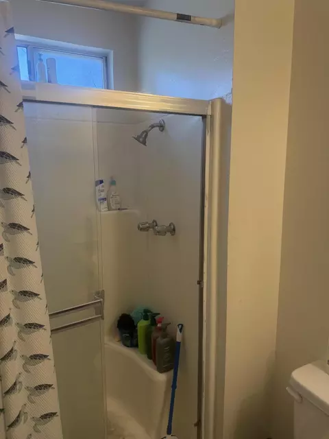 Bath - 229 E Harold Ct, Visalia, CA 93291 photo 4 of 7