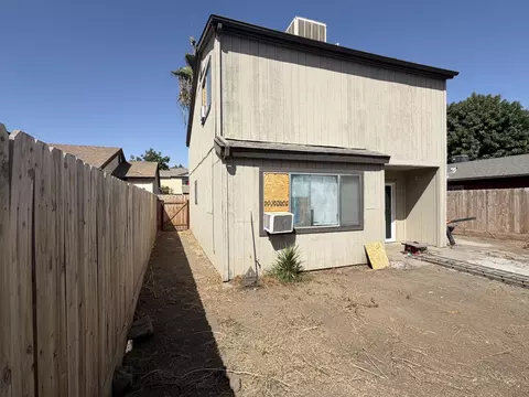 Exterior - 229 E Harold Ct, Visalia, CA 93291 photo 3 of 4