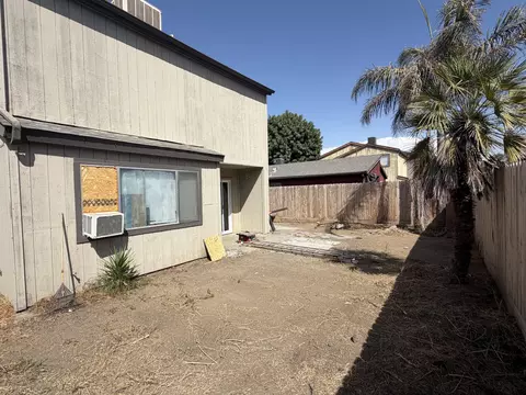 Exterior - 229 E Harold Ct, Visalia, CA 93291 photo 4 of 4