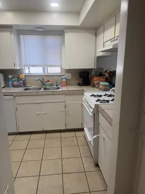 Kitchen - 229 E Harold Ct, Visalia, CA 93291 photo 2 of 5