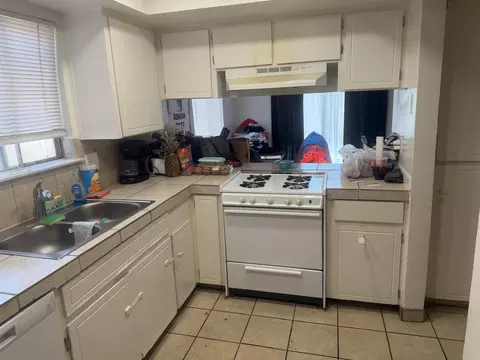Kitchen - 229 E Harold Ct, Visalia, CA 93291 photo 3 of 5