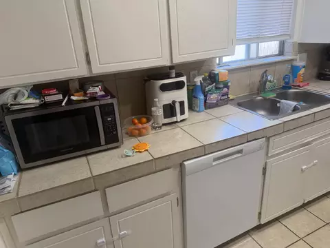Kitchen - 229 E Harold Ct, Visalia, CA 93291 photo 5 of 5