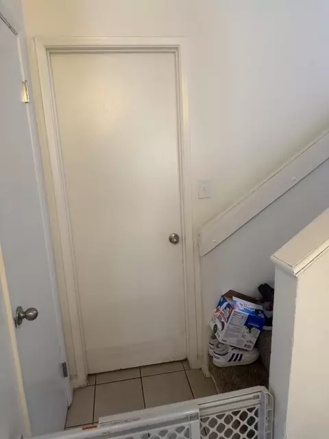 Entry Way - 229 E Harold Ct, Visalia, CA 93291 photo 4 of 9