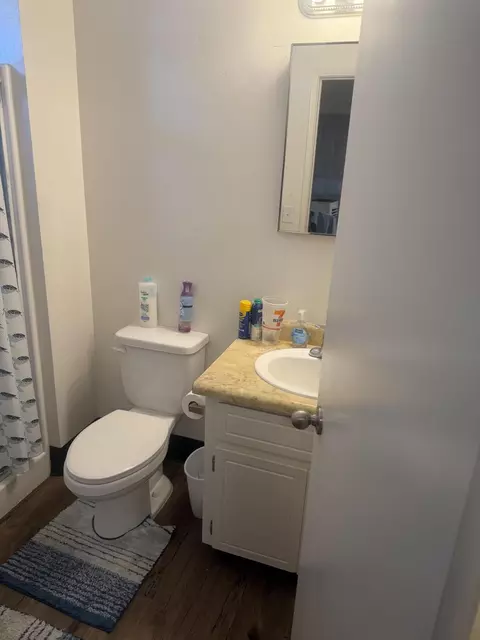 Bath - 229 E Harold Ct, Visalia, CA 93291 photo 3 of 7