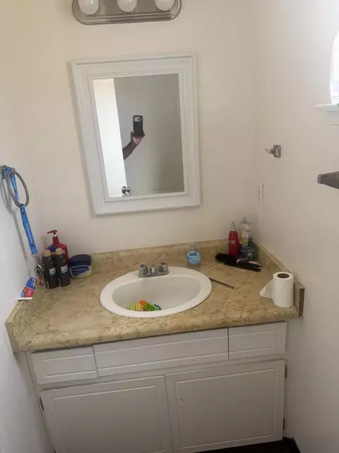 Bath - 229 E Harold Ct, Visalia, CA 93291 photo 2 of 7