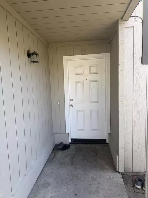 Entry Way - 229 E Harold Ct, Visalia, CA 93291 photo 1 of 9