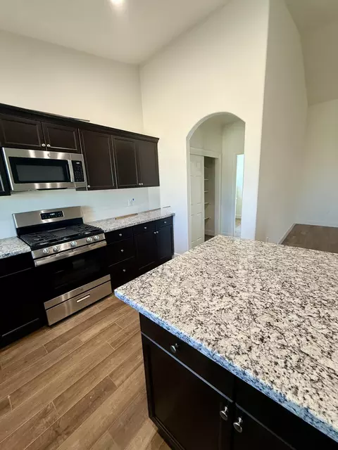 313 Windsor St, Exeter, CA 93221 photo 4