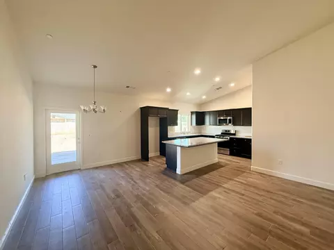 313 Windsor St, Exeter, CA 93221 photo 3