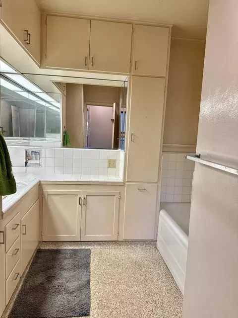 Bath - 237 Portola Ave, Exeter, CA 93221 photo 2 of 3