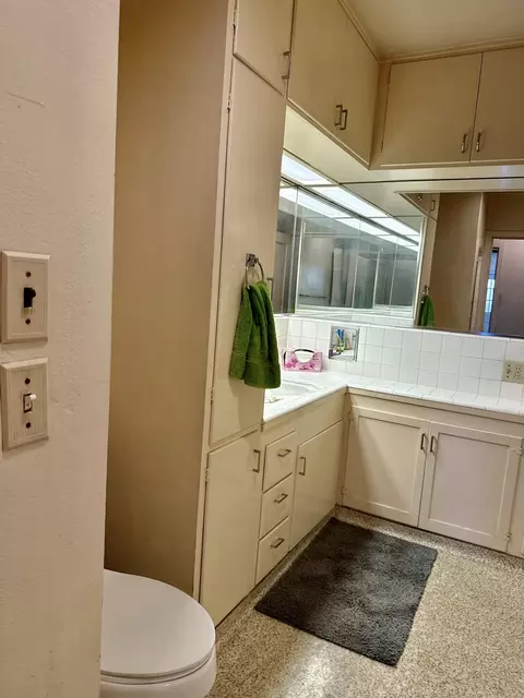 Bath - 237 Portola Ave, Exeter, CA 93221 photo 1 of 3