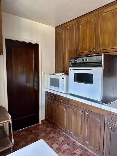 Kitchen - 237 Portola Ave, Exeter, CA 93221 photo 8 of 10
