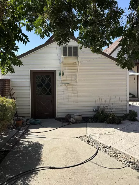 Exterior - 237 Portola Ave, Exeter, CA 93221 photo 5 of 9