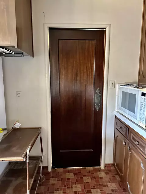 Kitchen - 237 Portola Ave, Exeter, CA 93221 photo 7 of 10