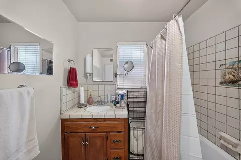 Bath - 1469 E Sierra Ave, Tulare, CA 93274 photo 1 of 1