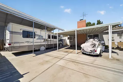 Exterior - 1469 E Sierra Ave, Tulare, CA 93274 photo 3 of 4