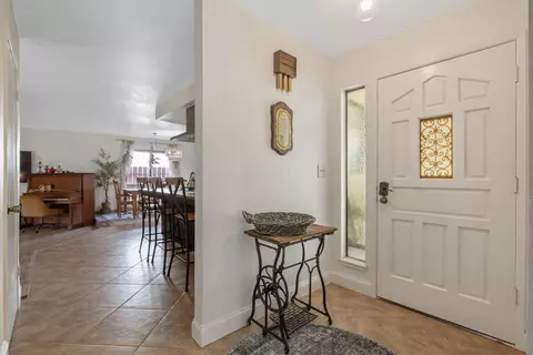 Entry Way - 520 Crane Ave, Exeter, CA 93221 photo 2 of 4